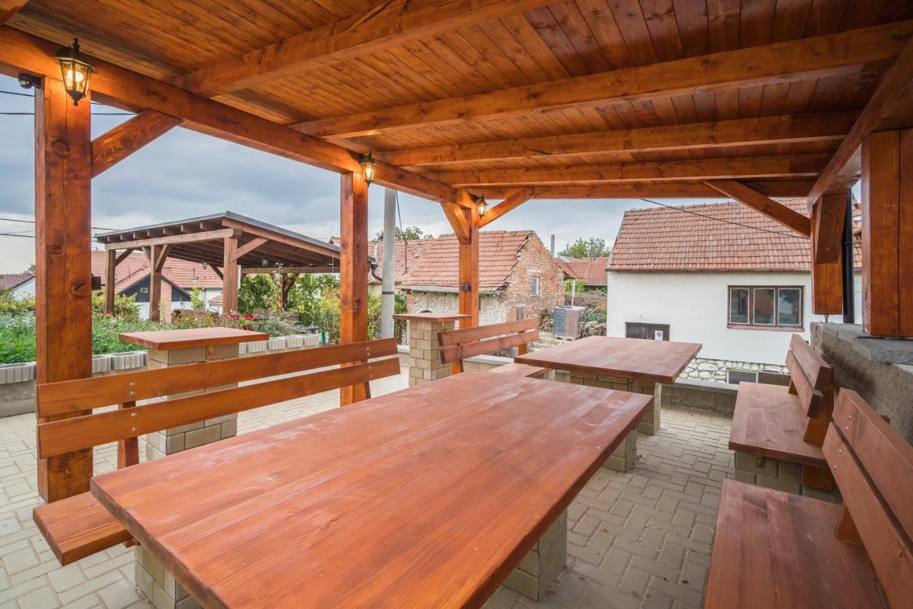 Vinoza - Ubytovani A Vinny Sklep Velke Bilovice Rulandova Exterior photo
